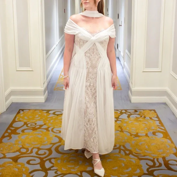 Elegant White Bridal Lace Dress - Picture 10 of 10